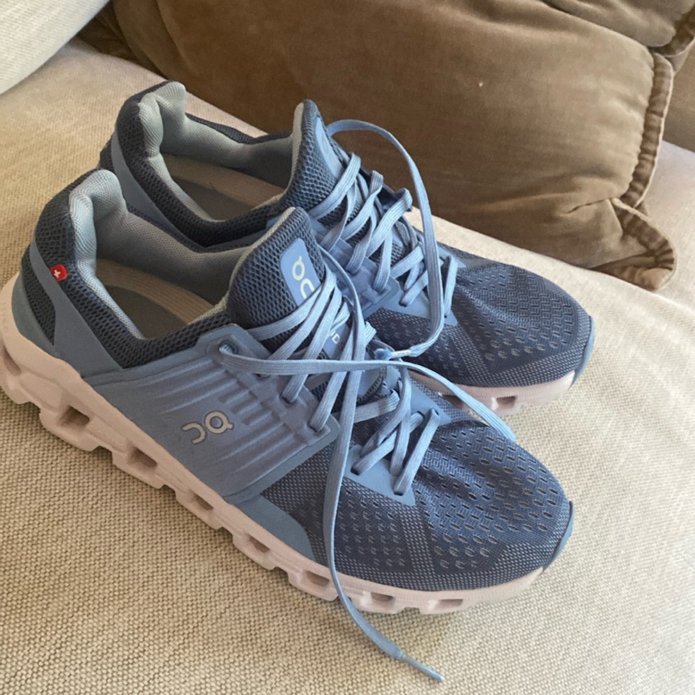 On cloud sneakers size 8.5 excellent condition